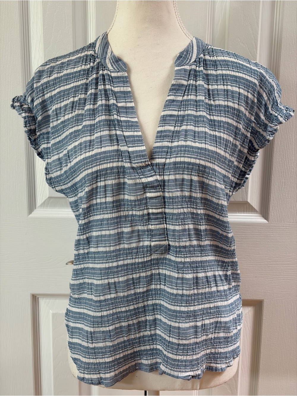 Pilcro Blue and White Stripe Tatum Flutter Sleeve Cotton Blouse Size M